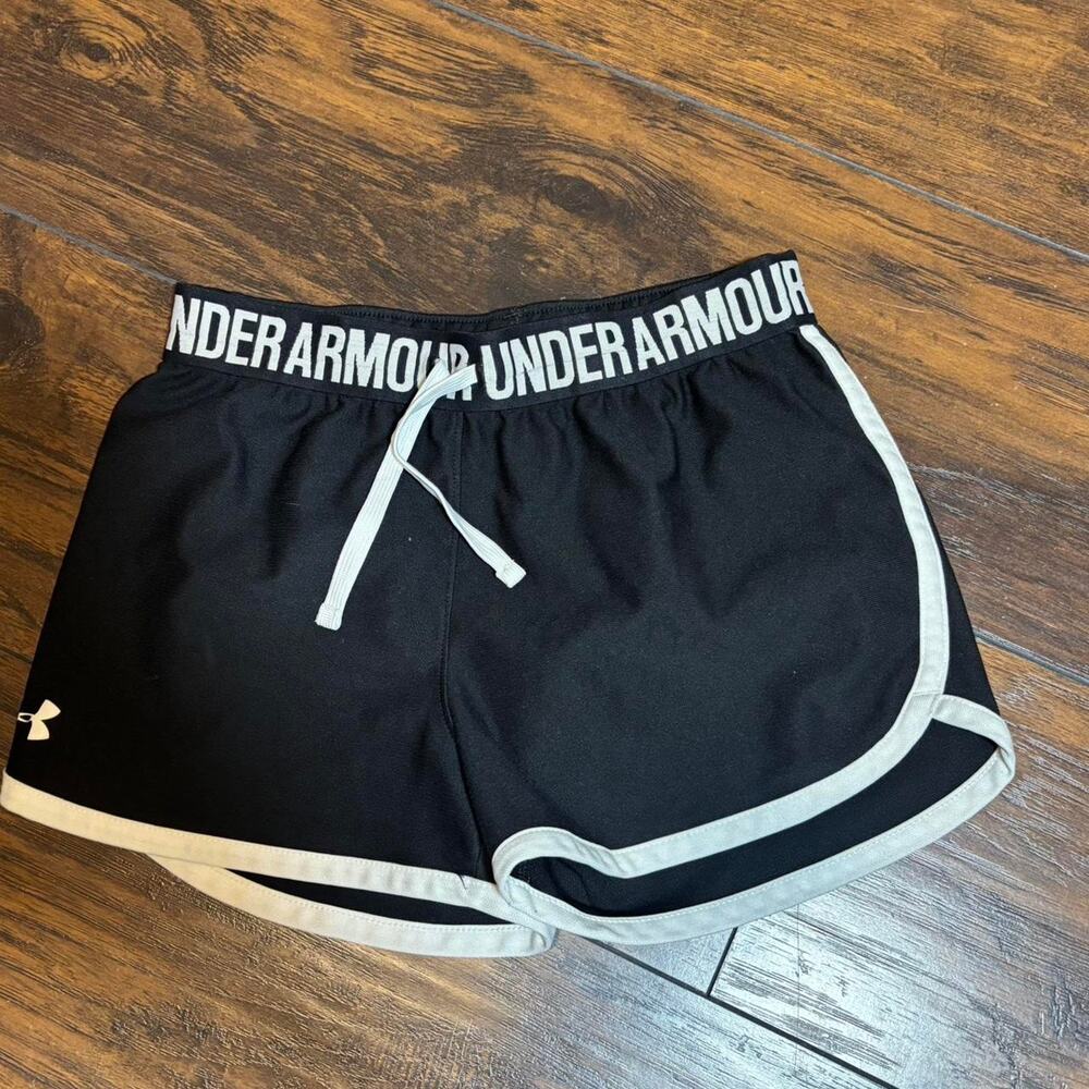 Under Armour black youth gym shorts Large